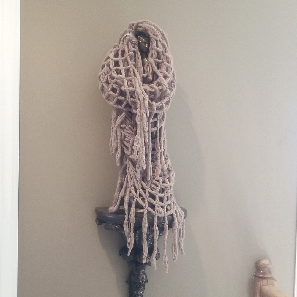 SCARF BEAUTIFUL TAUPE COLOR l os